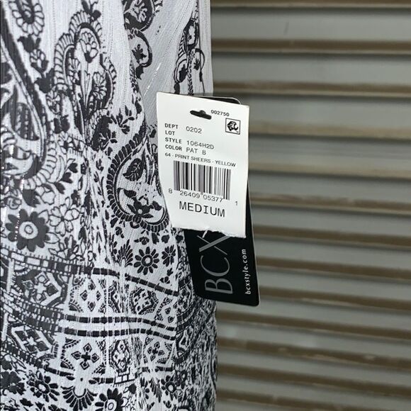 BCX size medium sheer print hi Lo top - Picture 7 of 8